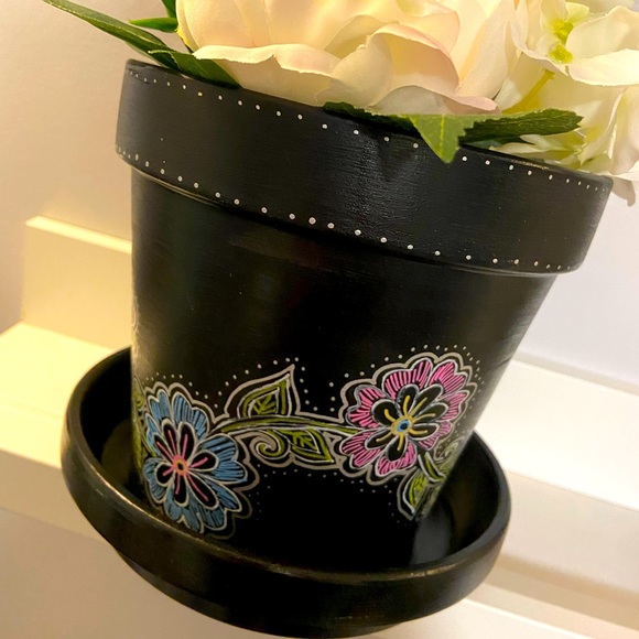 Flower Pot -Handpainted (Terra Cotta) - Picture 2 of 2